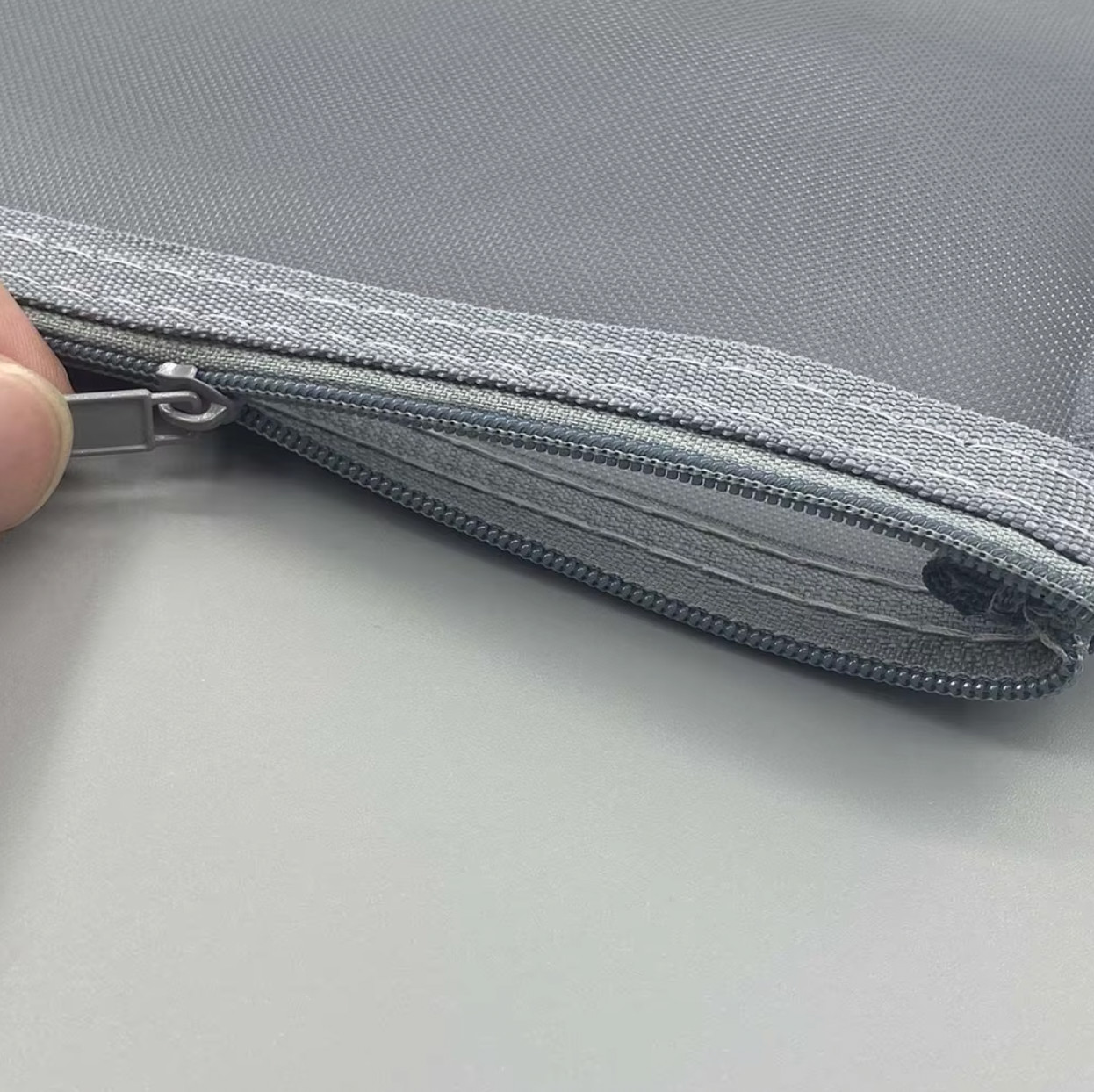 Estuche de Malla Transparente | Organizador Minimalista para Lápices y Accesorios