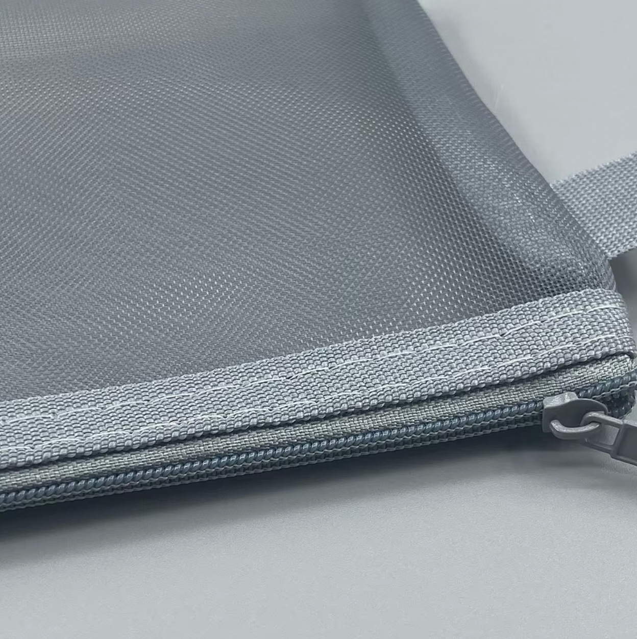 Estuche de Malla Transparente | Organizador Minimalista para Lápices y Accesorios